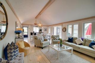 Charming Cape Cod Home with Patio, 2 Mi to Beach! - Mashpee - 0