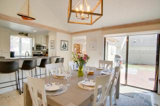 Charming Cape Cod Home with Patio, 2 Mi to Beach! - Mashpee - 4