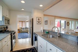 Charming Cape Cod Home with Patio, 2 Mi to Beach! - Mashpee - 1