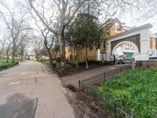 Modern Luxury 1 Bedroom Spacious Flat - Pass the Keys - 8