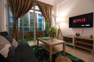 Mount Austin Midori Green 8 Pax Free Wi-Fi 500Mbps Netflix - Johor Bahru - 0