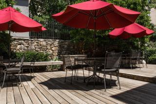 Kathryn Winstead at Southmoreland on the Plaza - 7