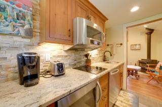 Pool Access Pet-Friendly Pennsylvania Cabin! - Laughlintown - 3