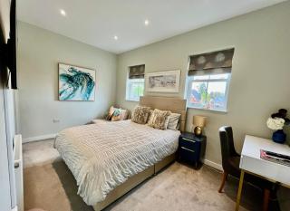 Entire House Sleeps 5 1 min walk to station - West Byfleet - 3