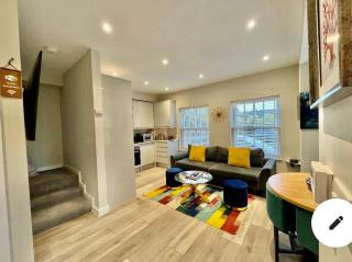 Entire House Sleeps 5 1 min walk to station - West Byfleet - 7