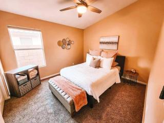 Luxury Pool Home! Amazing Back Yard Oasis - Avondale - 4