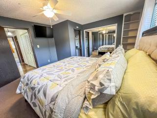 4 King beds/6Bdrm & 3Ba/Your Ideal Family Getaway - 0
