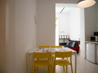 MEZZANINE YELLOW - Madrid - 2