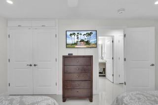 1st Floor Condo w Beautiful Resort Grounds! Heated Pools Hot Tub Tennis Courts - South Padre Island - 7