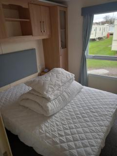 Sunny Hunny Manor Park Caravan - 1