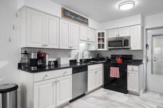 Fiddler's Cove 1st Floor, No Steps, 2 Heated Pools, Pickleball, 8 Min walk to Beach, Hot Tub - Hilton Head Island - 6