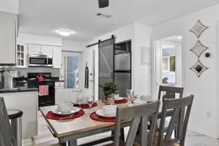Fiddler's Cove 1st Floor, No Steps, 2 Heated Pools, Pickleball, 8 Min walk to Beach, Hot Tub - Hilton Head Island - 5