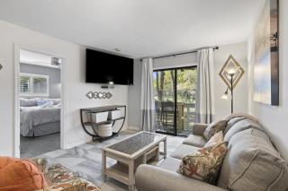 Fiddler's Cove 1st Floor, No Steps, 2 Heated Pools, Pickleball, 8 Min walk to Beach, Hot Tub - Hilton Head Island - 9