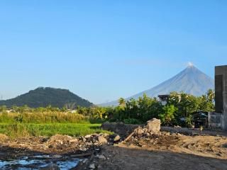 Spacious 5-bedroom, 4-bath townhouse in Legazpi City - Legazpi - 2