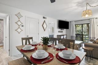 Fiddler's Cove 1st Floor, No Steps, 2 Heated Pools, Pickleball, 8 Min walk to Beach, Hot Tub - Hilton Head Island - 4
