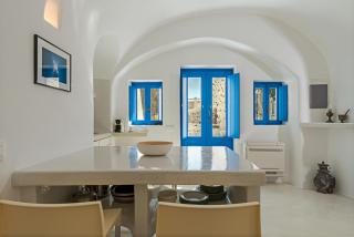 Crown of Fira - Firostefani - 1