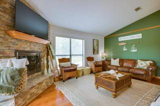 Waterfront Huntsville Home w/ Private Dock & Spa - 7
