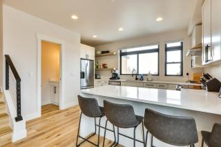 Sleek Fraser Townhome Less Than 8 Mi to Winter Park! - Fraser - 2