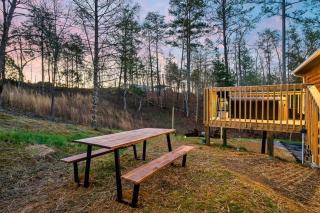 MountainViews GameRoom CoffeeBar FirePit Arcade The Oso Relaxed Cabin - Sevierville - 1