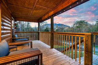 MountainViews GameRoom CoffeeBar FirePit Arcade The Oso Relaxed Cabin - Sevierville - 8