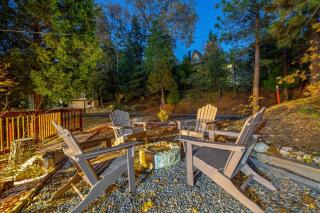 Lake Arrowhead Cabin-Hot Tub-Family Friendly-Arcade-Fire Pit - Lake Arrowhead - 2