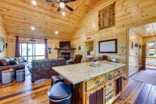 Mountain View and Fire Pit Updated Murphy Cabin! - Murphy - 2