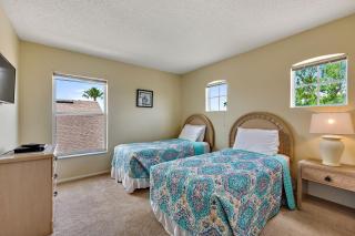 2 Suites, 1 King, 5 beds- Pool, Games Room #810 villa - 1