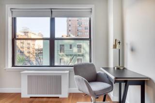 Midtown E 2BR w Doorman 2 blocks to river NYC-700 - New York - 2