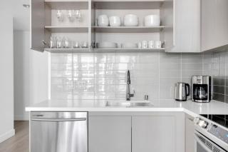 Downtown 1BR w Pool Jacuzzi Gym nr 110 LAX-836 - 3