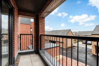 Fortified Luxury Apartment with Balcony and free parking - Bristol - 2