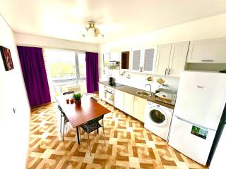 MEDINAHOTELKZ, # 70, вид на горы, до арбата 15 мин пешком, HALAL - Almaty - 5
