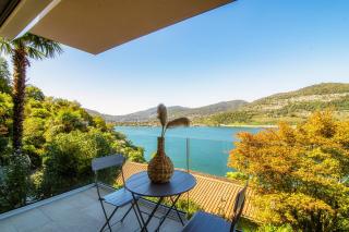 La Palma 1 by Quokka 360 - Stylish Modern Lake View Apartment - 2