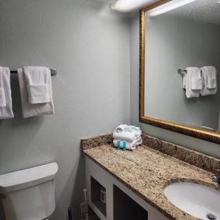 Oceanfront Efficiency T1104 - Myrtle Beach - 7