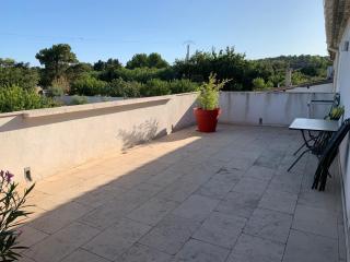 Grand logement indépendant à l'étage d'un Mas - 1