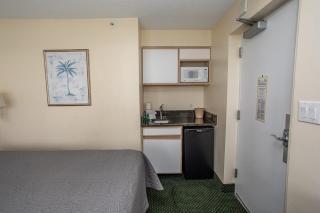 Ocean View Studio King Suite Boardwalk Resort Unit 540 Sleeps 2 - Myrtle Beach - 6