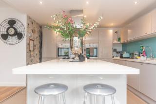 6 bedrooms beautiful home 3 bathrooms, quiet location with garden near Legoland Windsor Heathrow - 7