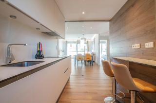 Halo - Deluxe Apartment With Terrace Steps From The Beach - 1