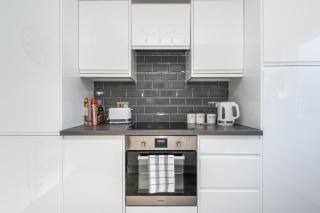 14 Acomb Wood Drive · Peaceful 2-Bed Home in York with Free Parking - Pass the Keys - 1