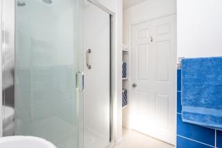 14 Acomb Wood Drive · Peaceful 2-Bed Home in York with Free Parking - Pass the Keys - 5