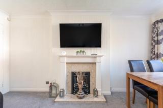 14 Acomb Wood Drive Peaceful 2-Bed Home in York with Free Parking I Pass The Keys - York - 3