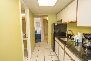 Direct Ocean Front 1 Bedroom 2 Bathrooms Boardwalk Resort Unit 539 Sleeps 8 - Myrtle Beach - 4