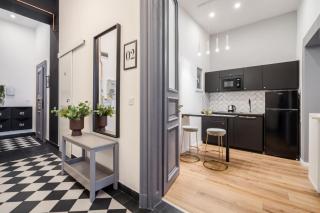 E32 - Oktogon Panorama Suite - Best Location - By BQA - 2