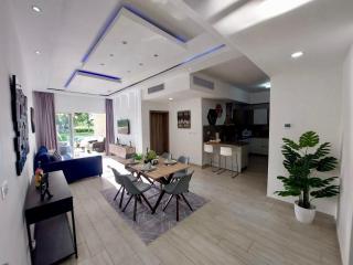 Pool & Golf View Condo Inside Hard Rock Area - 9