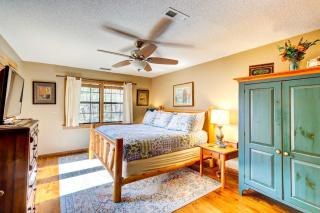 Lakefront Blue Ridge Cabin with Hot Tub! - 2