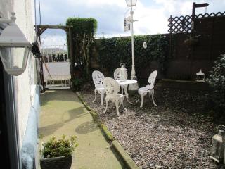 Blue Cabin Bridge Stores - 7