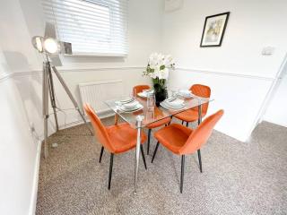 2 Bedroom Flat - Free Parking - Shenley Church End - 8