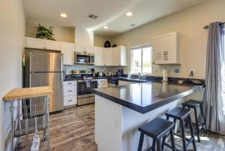 Updated Las Vegas House Patio and Solar Heated Pool - 3