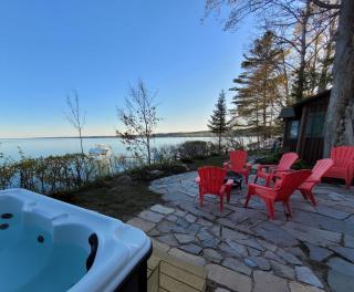 Lee Point Classic Cabins on West Bay with Hot Tub - Suttons Bay - 9