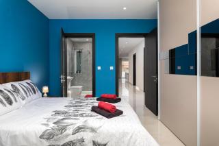 Modern 3BR Stylish Apartment with large Balcony - Close to St Julians and St Georges Bay - 9