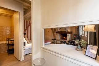 "couleur corail" studio with fireplace - city center - 8